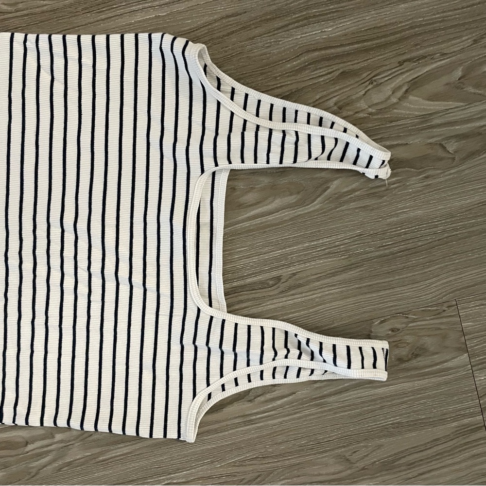 Essential Tuckable Squareneck Rib Tank - Picture 4 of 4